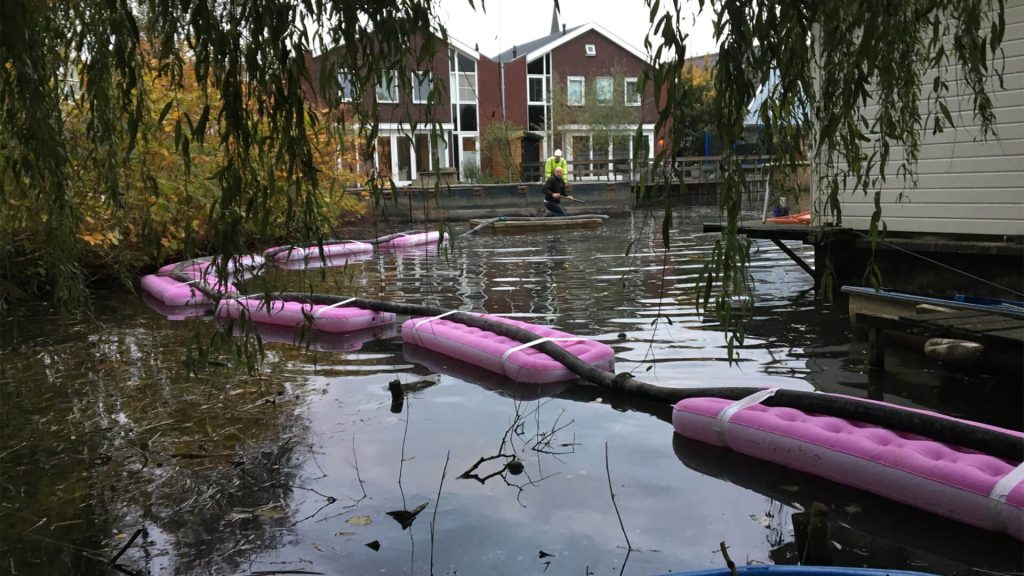 Creatieve betonstort met luchtbedden bij uniek project van RvR Betonpomp Verhuur