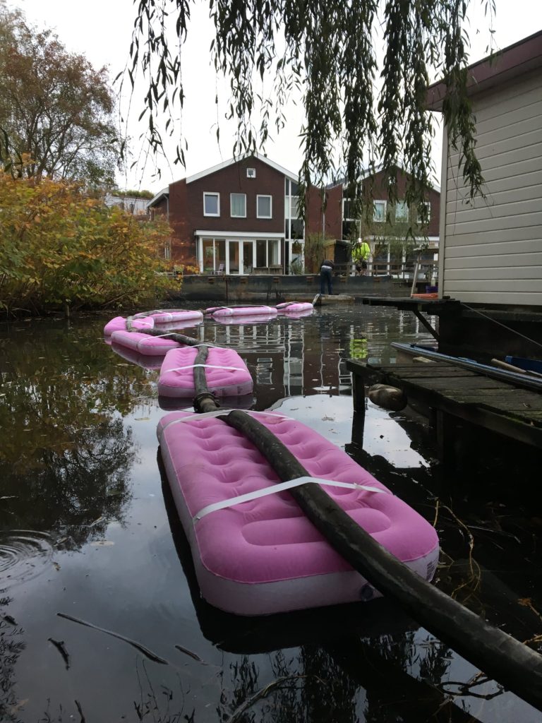 Creatieve betonstort met luchtbedden bij uniek project van RvR Betonpomp Verhuur