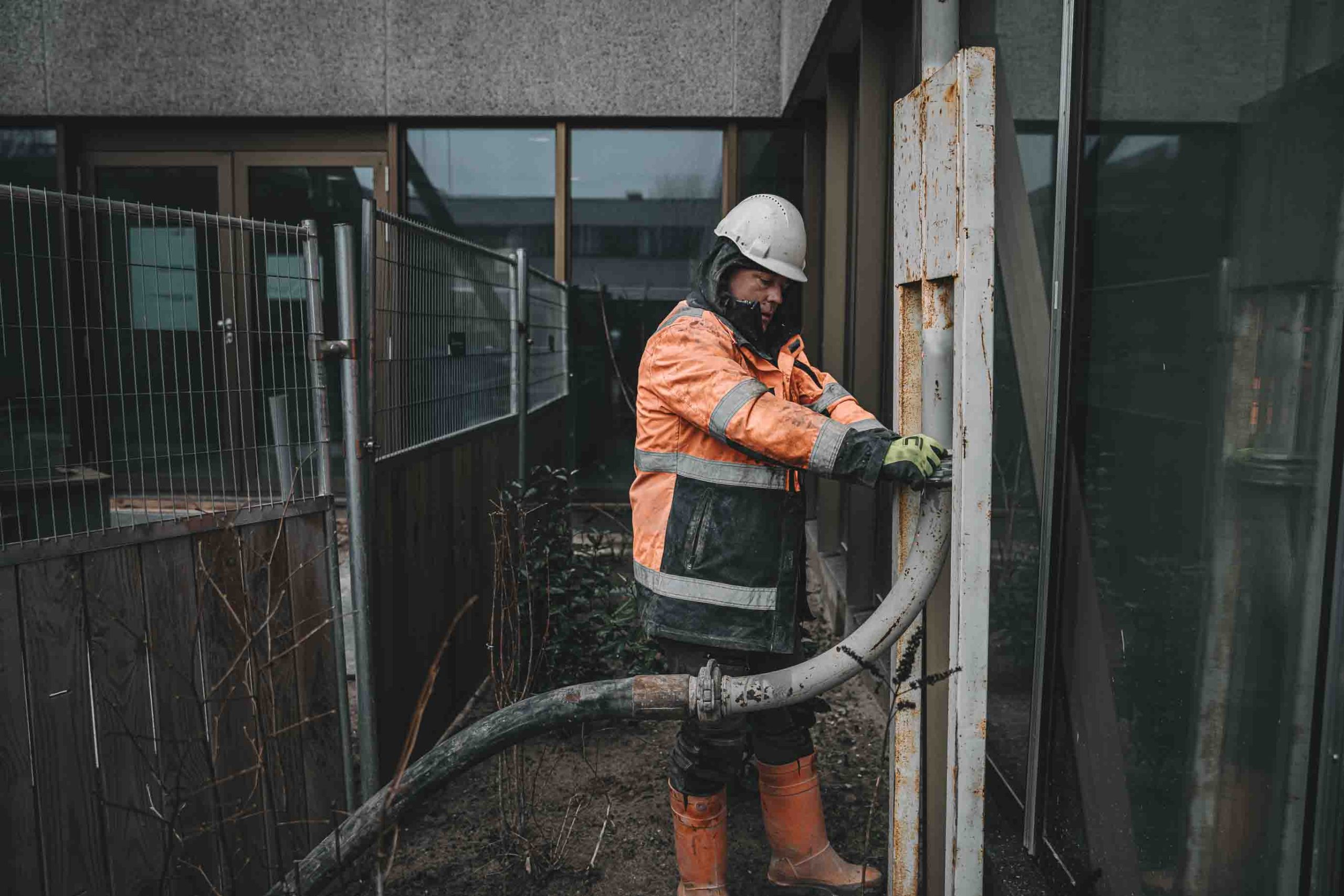 Opbouwen van een standleiding tijdens de betonstort