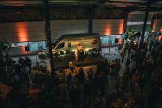 20-Jarig Jubileum RvR Betonpomp Verhuur 🎉

Wat een weekend! Afgelopen vrijdag en zaterdag vierden we ons 20-jarig jubileum, twee dagen vol trots, gezelligheid en bijzondere momenten.

Vrijdag stond in het teken van onze zakelijke relaties. Samen blikten we terug op twintig jaar RvR en deden we drie bijzondere onthullingen:
1. De allereerste kleine accubetonmixer van Nederland! 
2. De CIFA 24KL, een unieke hallenpomp voor plekken met een beperkte werkhoogte.
3. Een kleine betonpomp en bus van originele LEGO® onderdelen. Je kunt dit setje straks sparen of winnen!

Zaterdag openden we ons terrein voor familie, vrienden, buren en iedereen die nieuwsgierig was. Met prachtig weer, vrolijke gezichten en veel interesse in onze pompen en primeurs was het een geslaagd weekend.

Iedereen die erbij was: bedankt voor jullie komst, vertrouwen en samenwerking.

Op naar de volgende 20 jaar RvR Betonpomp Verhuur!