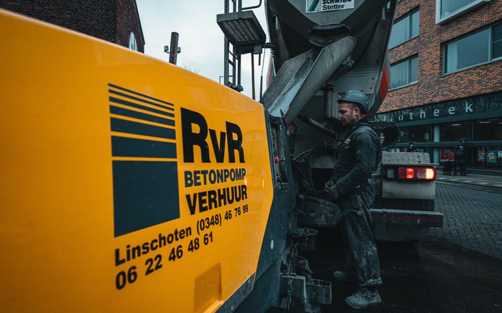 RvR Betonpomp verhuur Werkzaamheden Particulier Kleine betonpomp Woonwijk