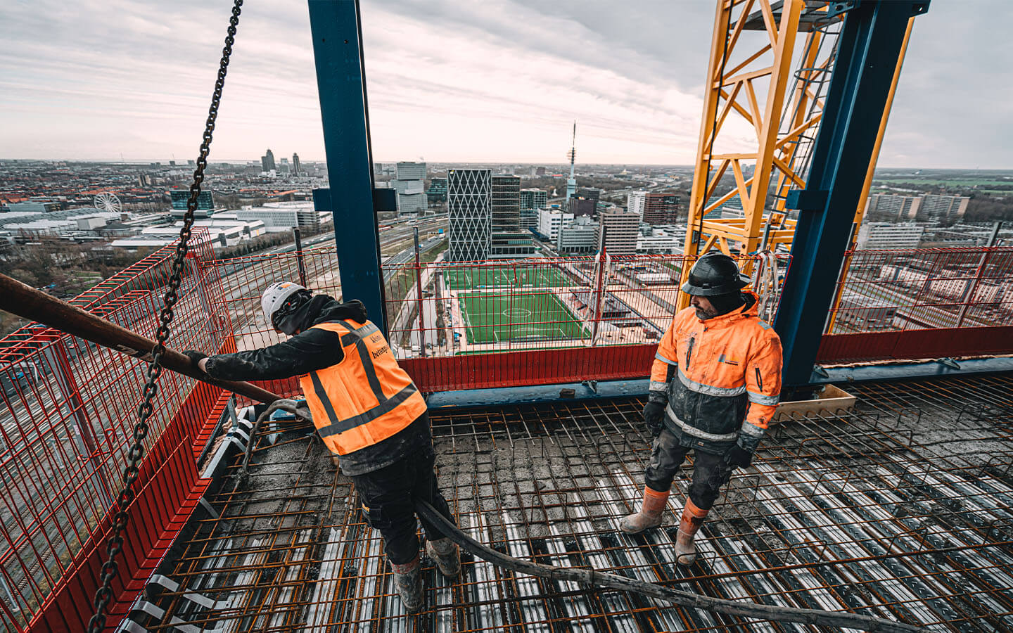 RvR Betonpomp verhuur Werkzaamheden Zakelijk Hoogbouw Beton storten op hoogte