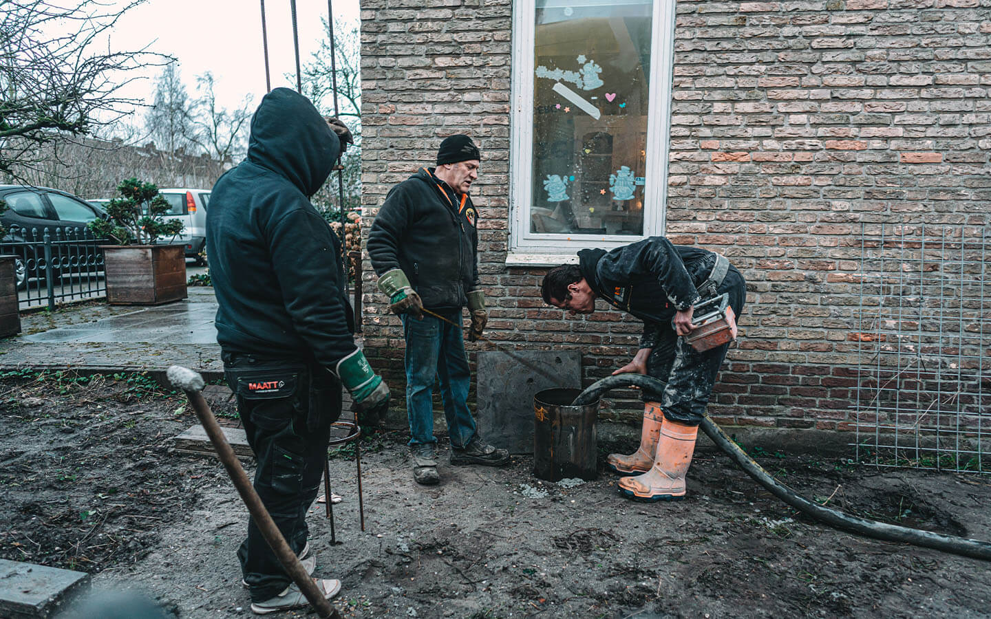 Poeren van buispalen voor fundering RvR Betonpomp verhuur Werkzaamheden Particulier Buispalen Poeren