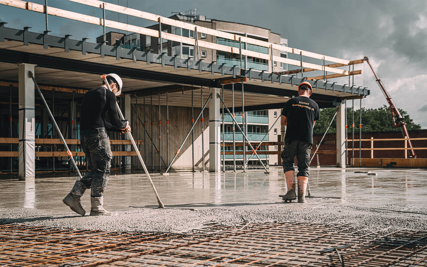 Wapperen zakelijke betonvloer voor afwerking Wapperen van een zakelijke betonvloer voor afwerking