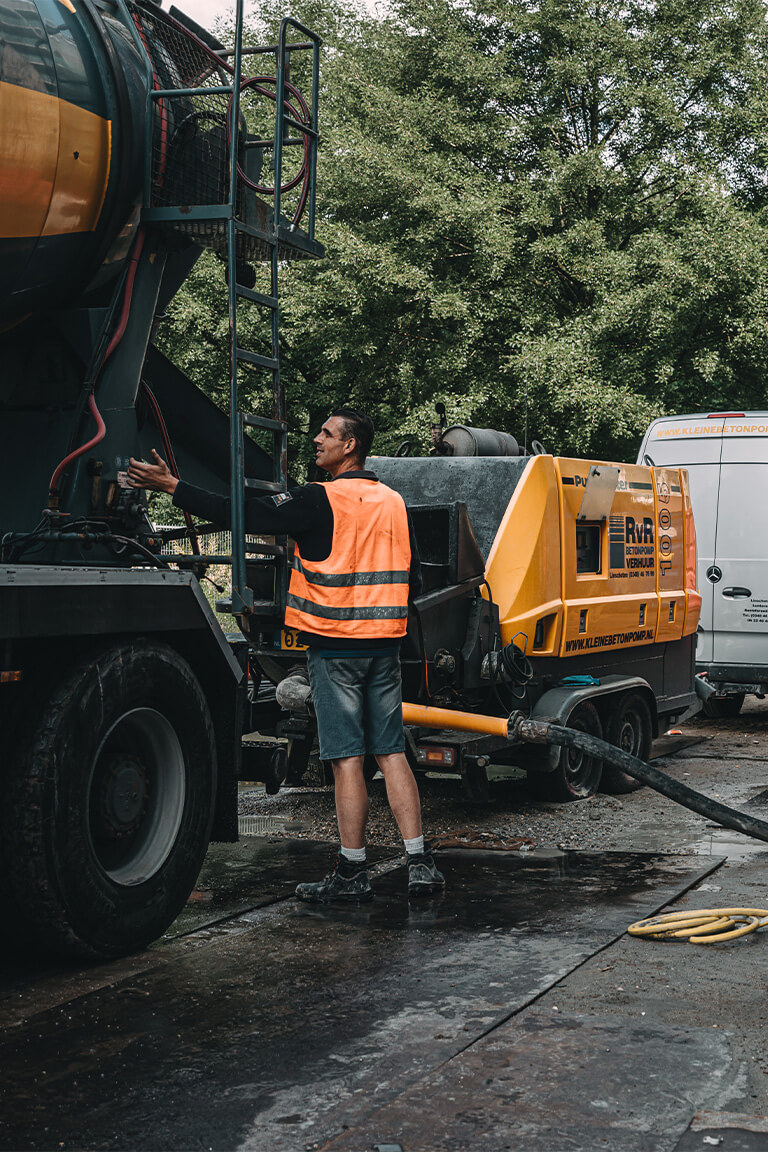 RvR Betonpomp verhuur Materieel Middelgrote Betonpomp specificaties