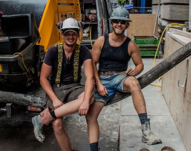 Wesley en Guido op betonslang