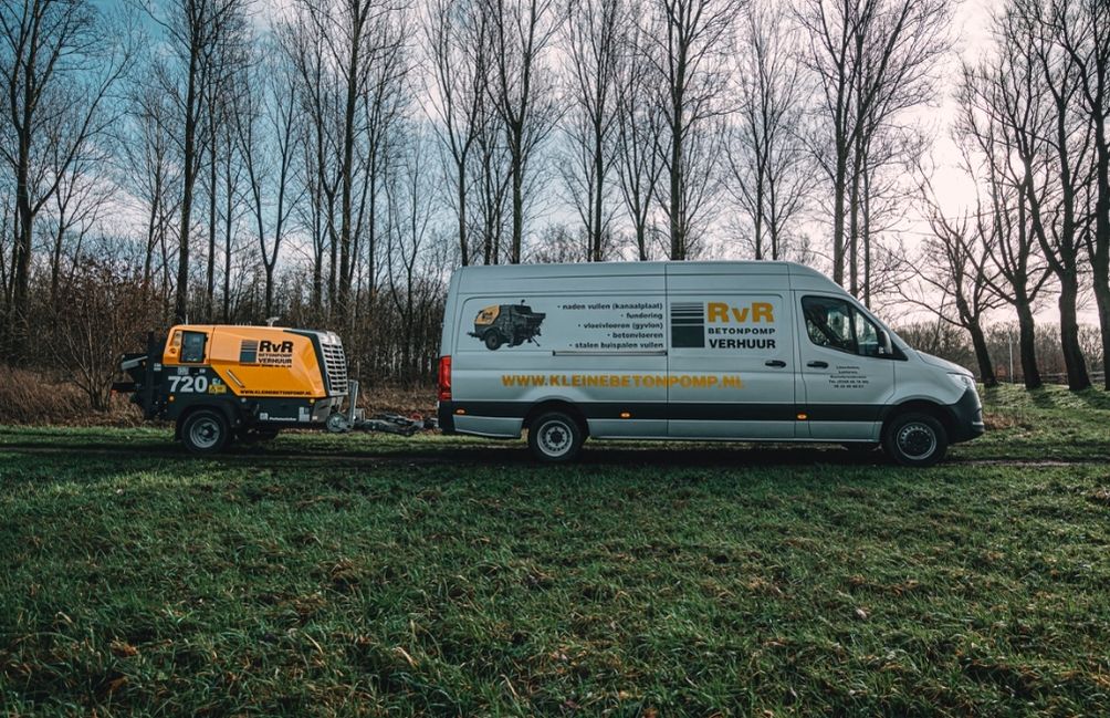 Kleine betonpomp RvR met bus
