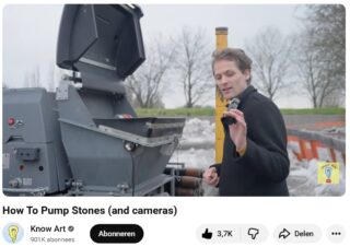 Wat gebeurt er als je een kleine camera door een betonpomp pompt? 🎥

Samen met Aldo van Know Art (bijna 1 miljoen volgers) gingen we dit bijzondere experiment aan. Nieuwsgierig, een tikje spannend (zal de camera dit overleven?) en vooral gewoon leuk om te doen met z’n allen. In de video legt Aldo, precies uit hoe een betonpomp werkt. Mega interessant! 

Bekijk de video via de link in ons verhaal! 😄